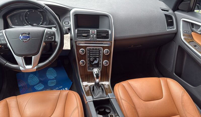 
								Volvo XC 60 pilns									