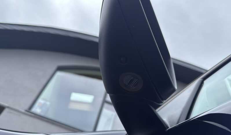
								Volvo XC 60 pilns									
