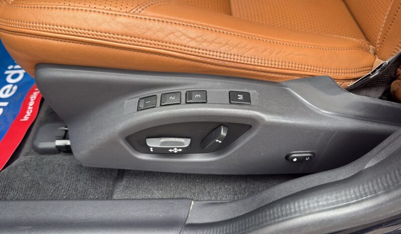 
								Volvo XC 60 pilns									