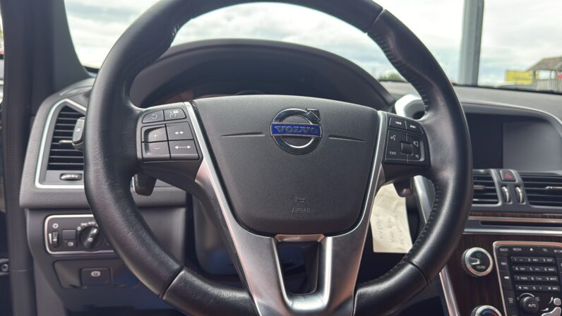 
								Volvo XC 60 pilns									