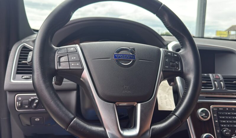 
								Volvo XC 60 pilns									