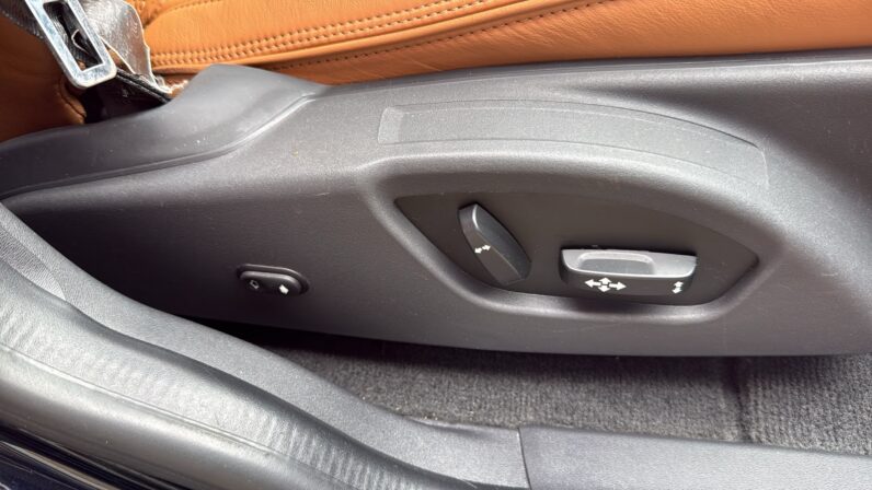 
								Volvo XC 60 pilns									