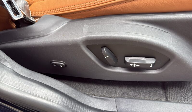 
								Volvo XC 60 pilns									