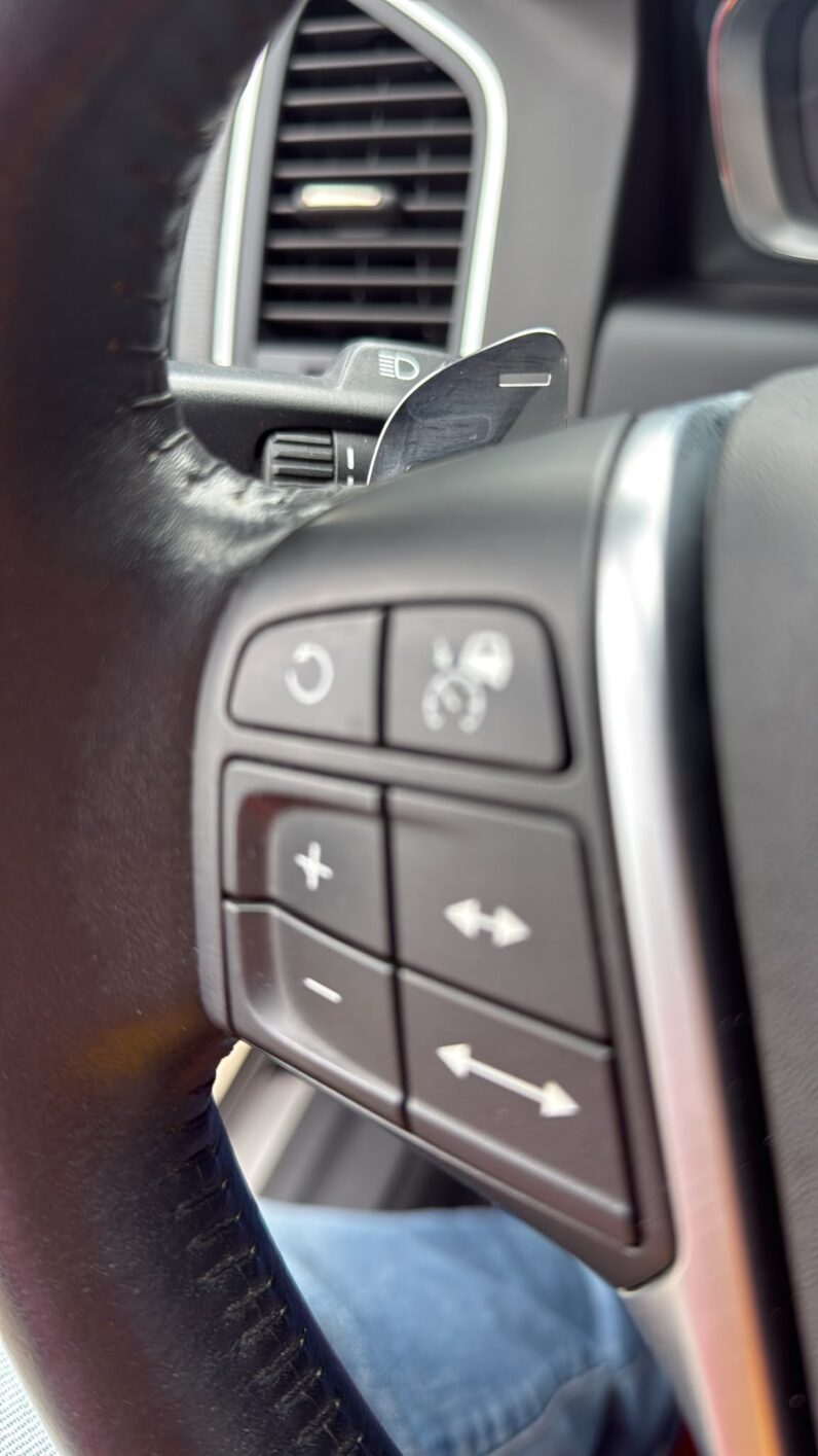 
								Volvo XC 60 pilns									