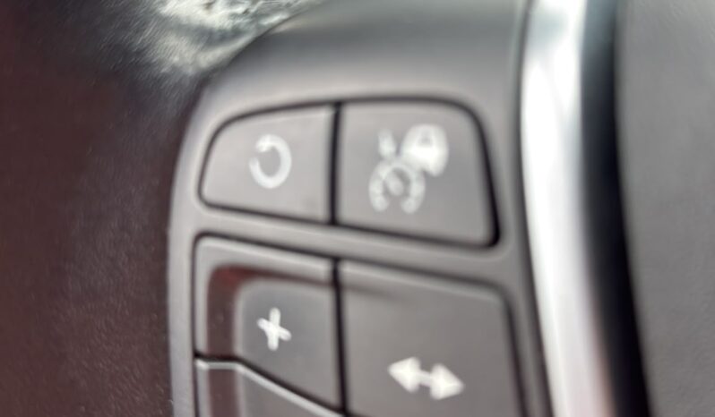 
								Volvo XC 60 pilns									
