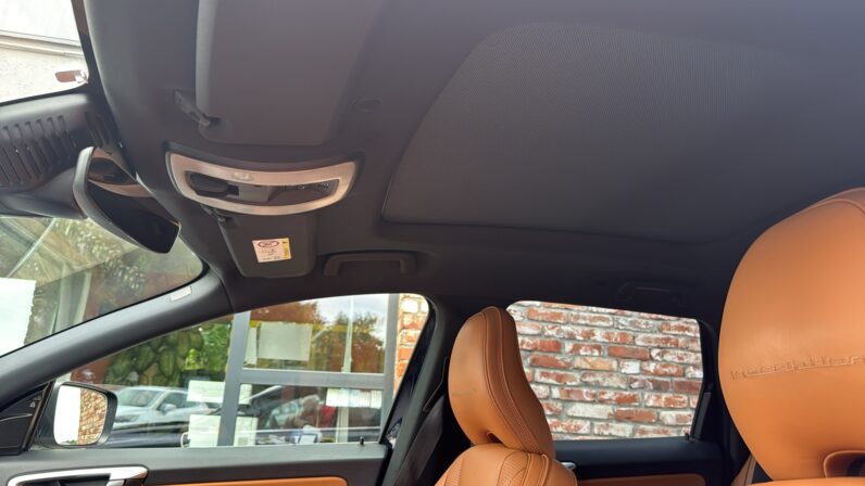 
								Volvo XC 60 pilns									