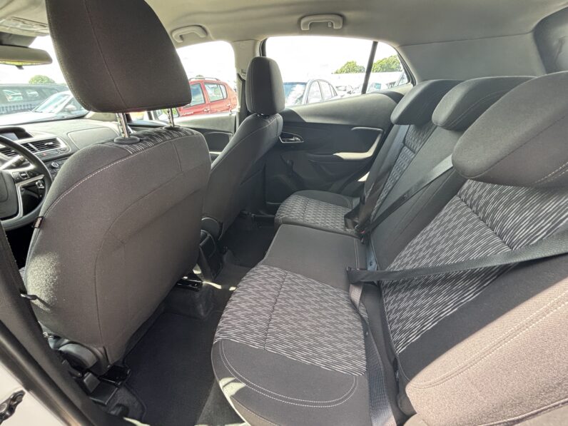 
								OPEL MOKKA pilns									