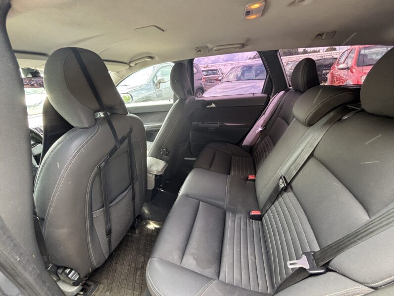 
								VOLVO V50 pilns									