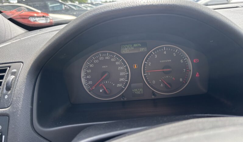 
								VOLVO V50 pilns									