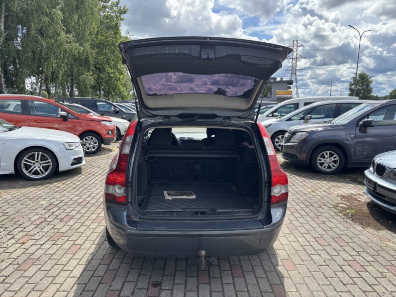 
								VOLVO V50 pilns									