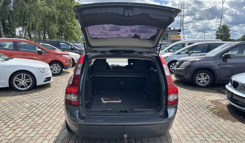 
								VOLVO V50 pilns									