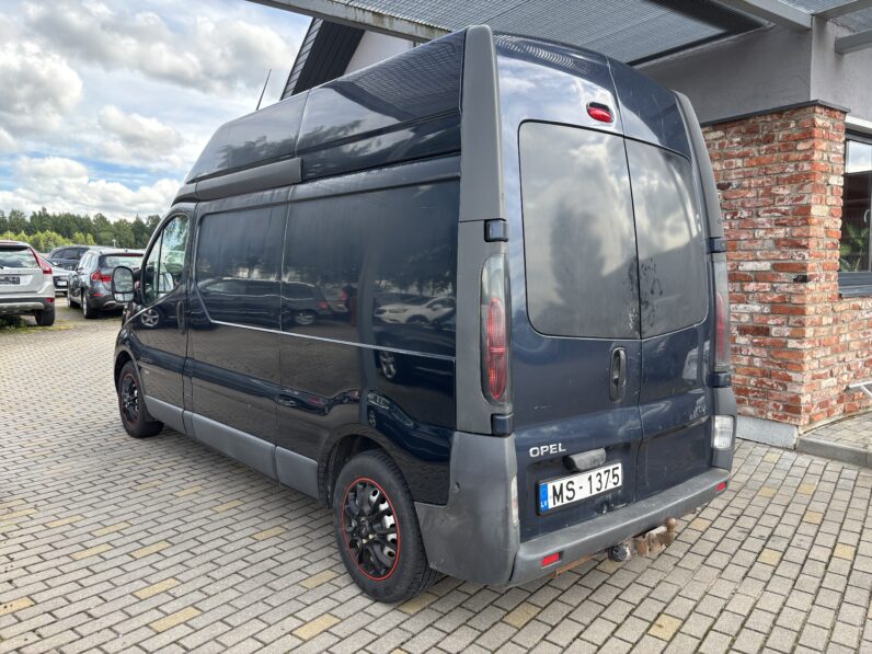 
								OPEL VIVARO pilns									