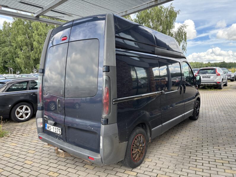 
								OPEL VIVARO pilns									