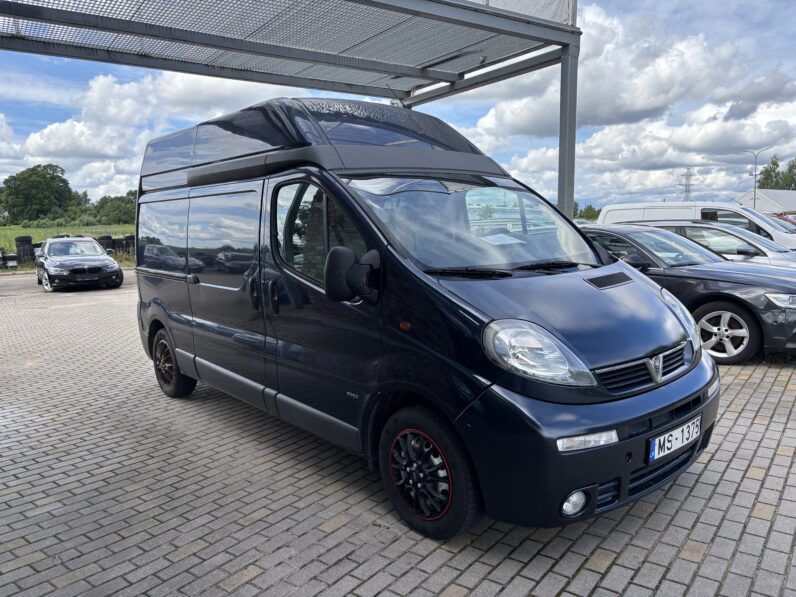 
								OPEL VIVARO pilns									
