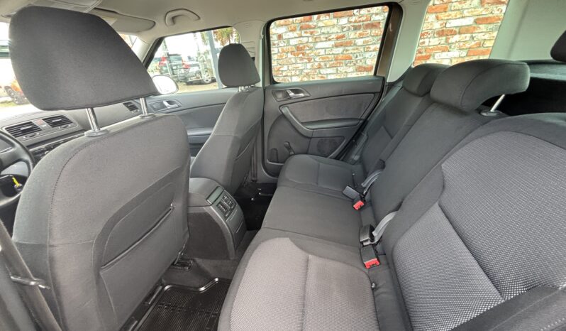 
								SKODA YETI pilns									