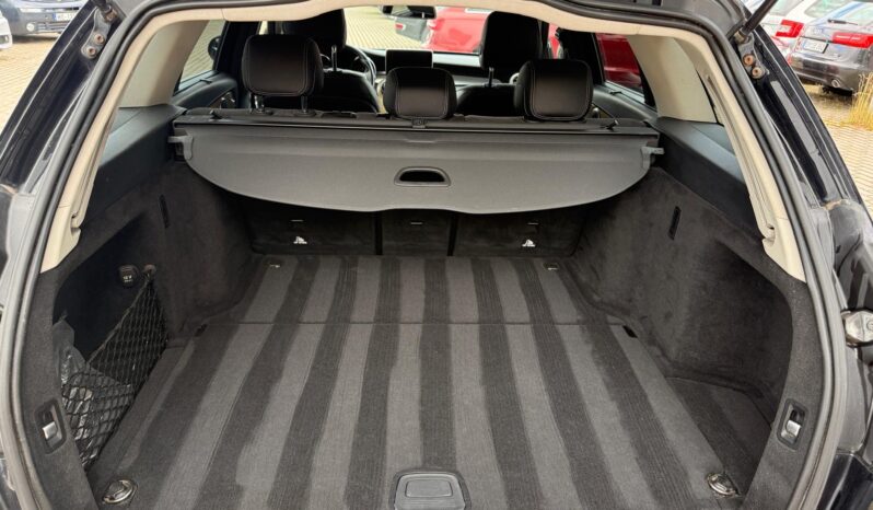 
								MB C220 pilns									