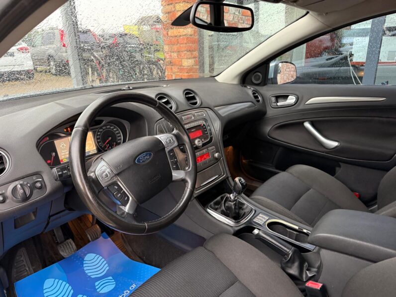 
								FORD MONDEO pilns									