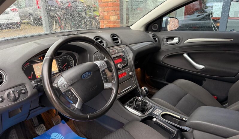 
								FORD MONDEO pilns									