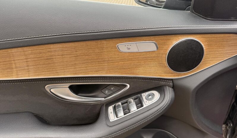 
								MB C220 pilns									