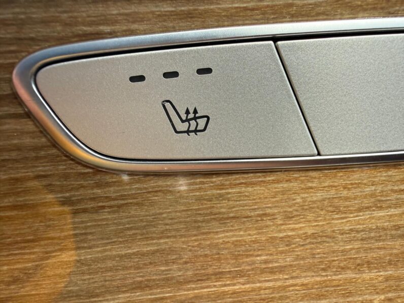 
								MB C220 pilns									