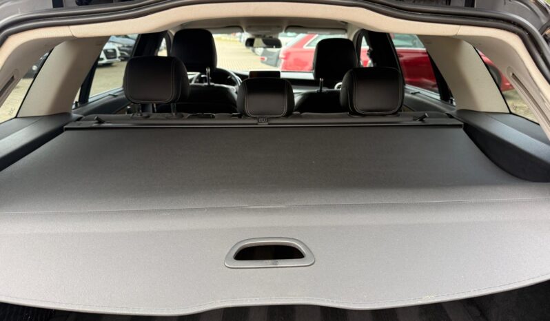 
								MB C220 pilns									
