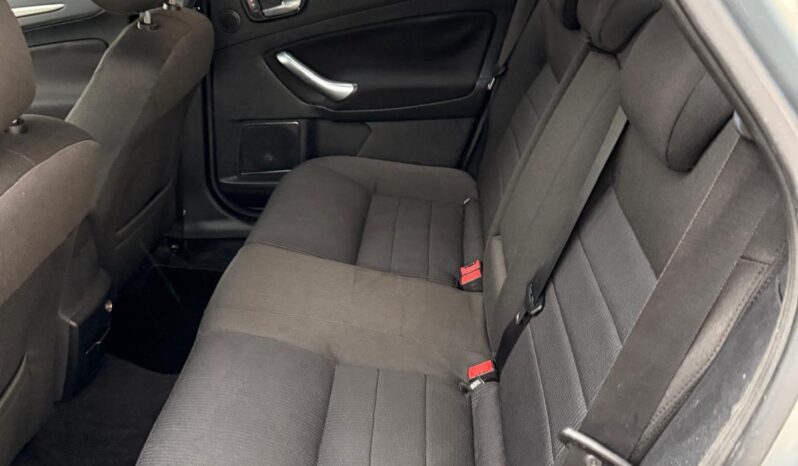 
								FORD MONDEO pilns									