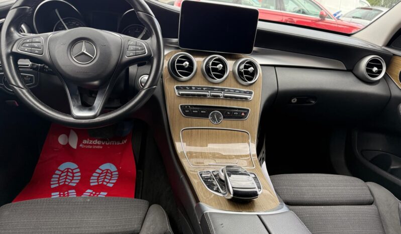 
								MB C220 pilns									