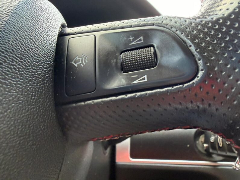 
								AUDI A6 pilns									