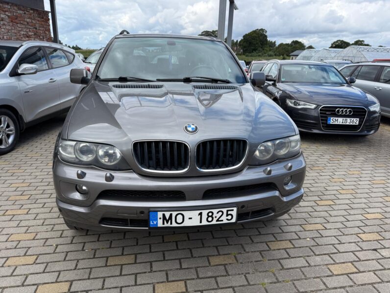 
								BMW X5 pilns									