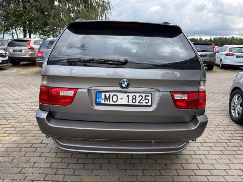 
								BMW X5 pilns									