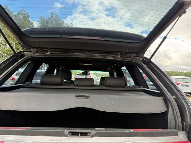
								BMW X5 pilns									