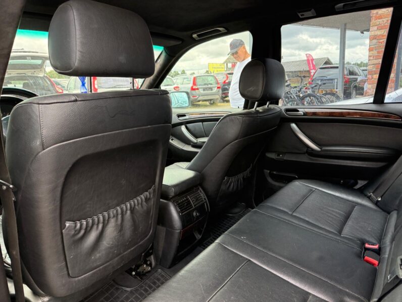 
								BMW X5 pilns									