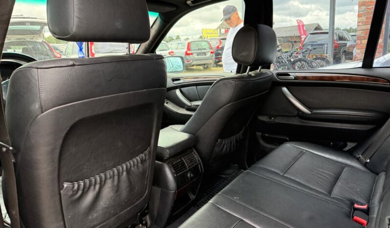 
								BMW X5 pilns									