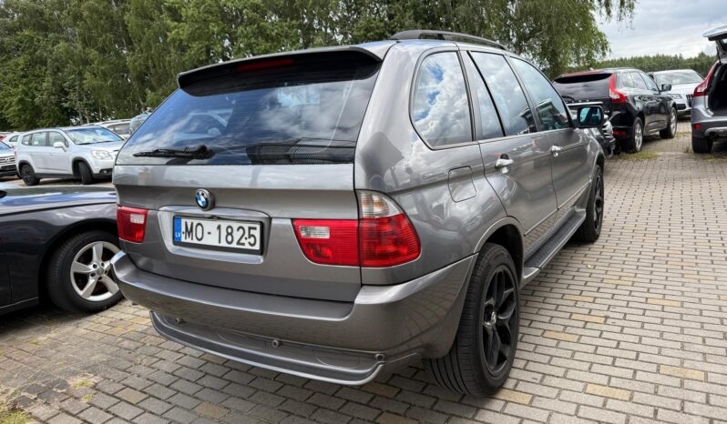 
								BMW X5 pilns									