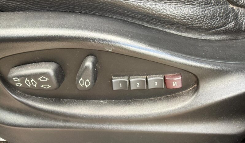 
								BMW X5 pilns									