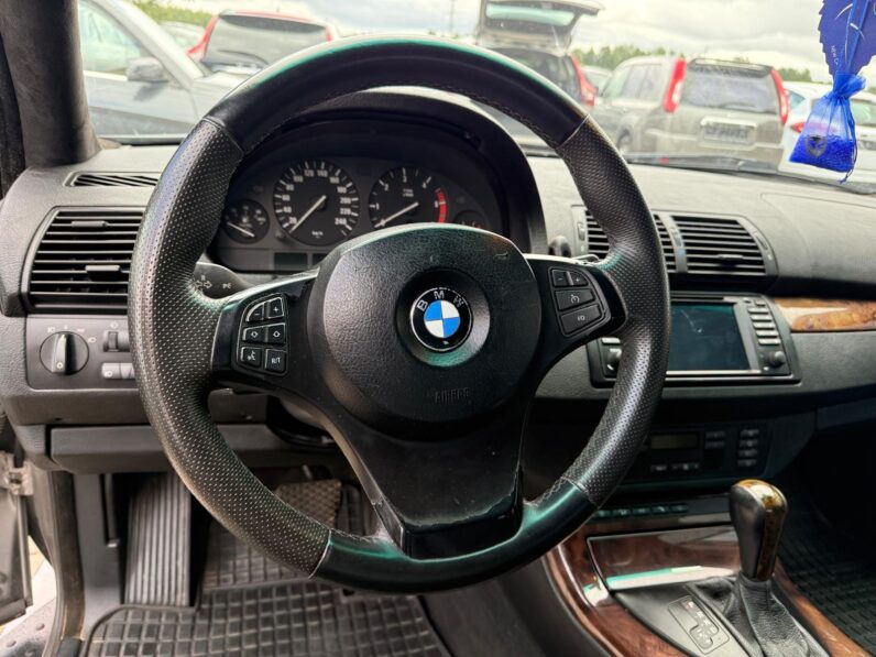 
								BMW X5 pilns									