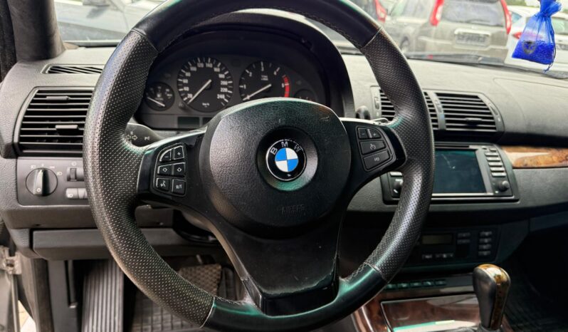 
								BMW X5 pilns									