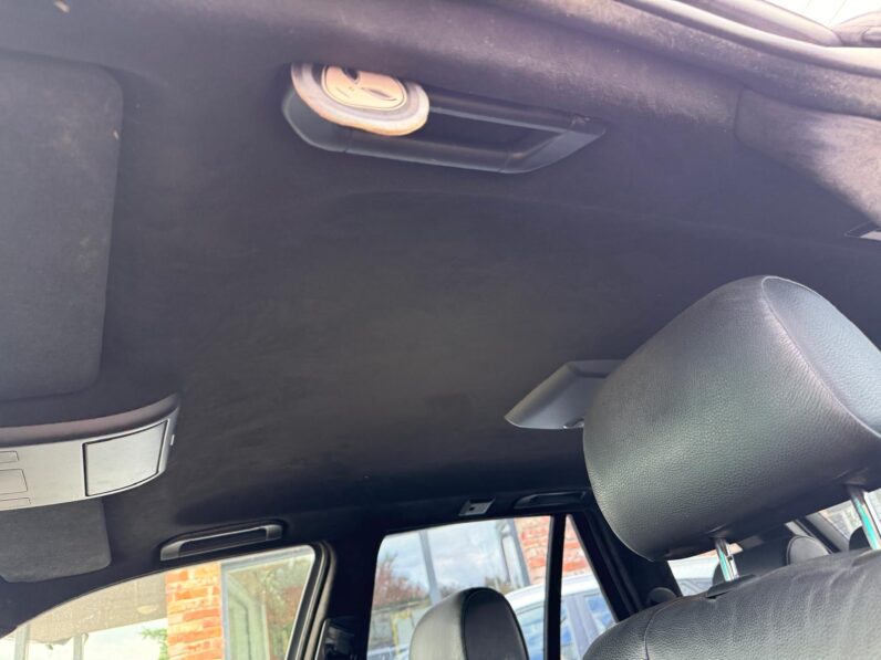
								BMW X5 pilns									