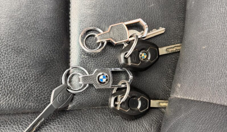 
								BMW X5 pilns									