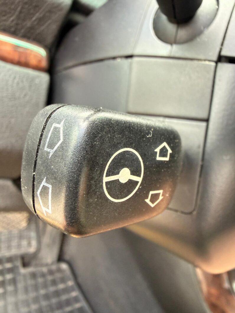 
								BMW X5 pilns									