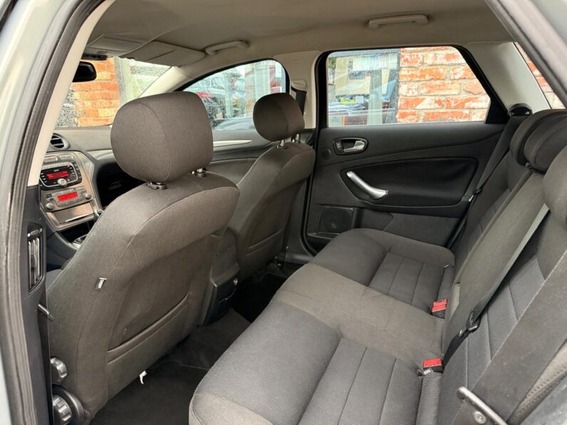 
								FORD MONDEO pilns									