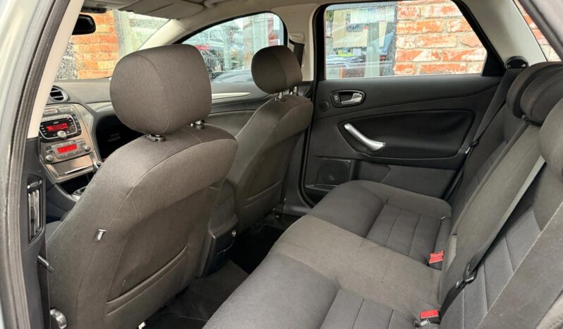 
								FORD MONDEO pilns									