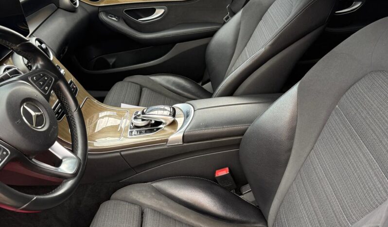
								MB C220 pilns									
