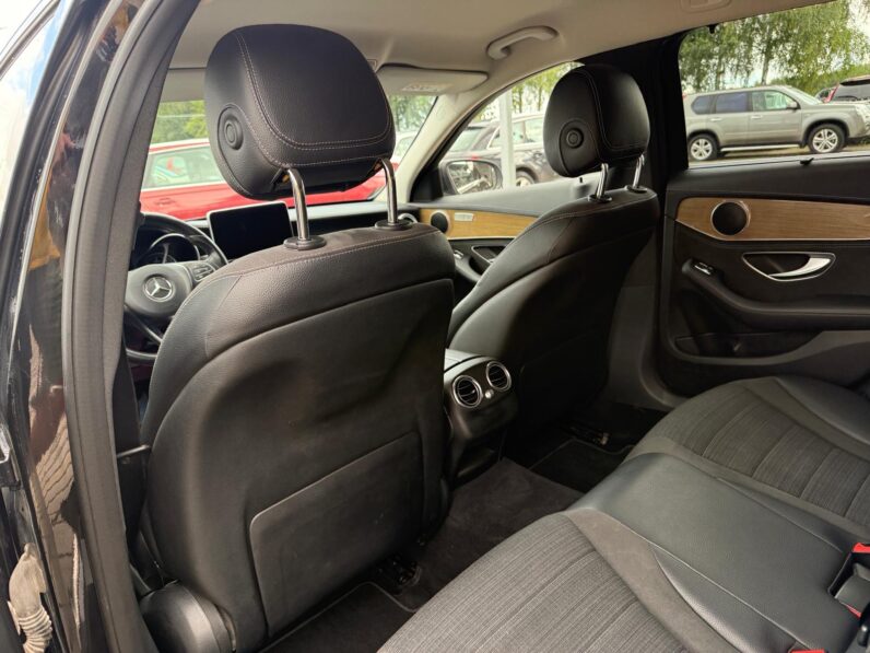 
								MB C220 pilns									
