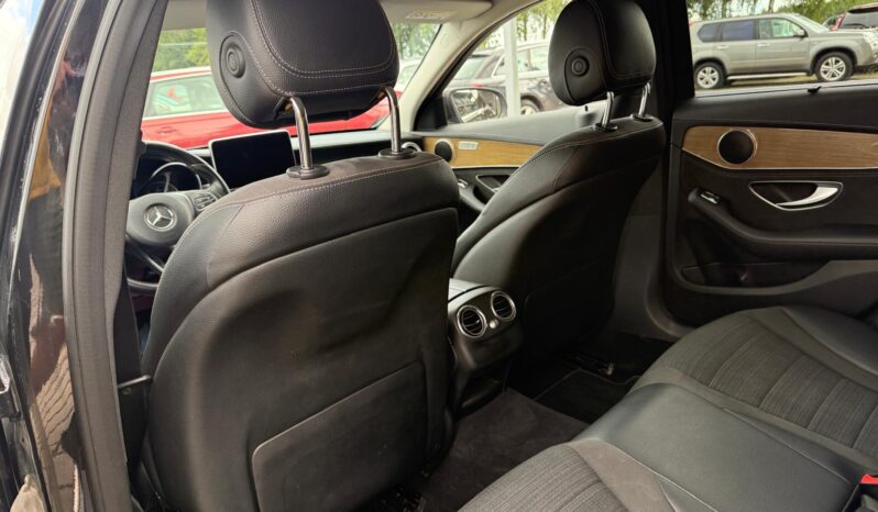 
								MB C220 pilns									