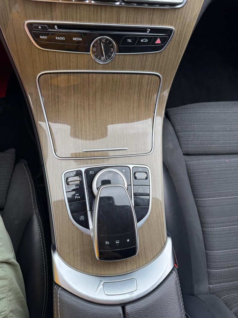 
								MB C220 pilns									