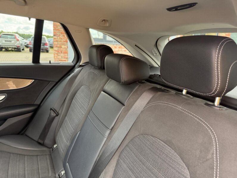 
								MB C220 pilns									