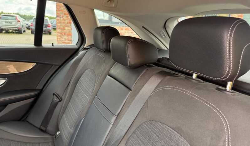 
								MB C220 pilns									