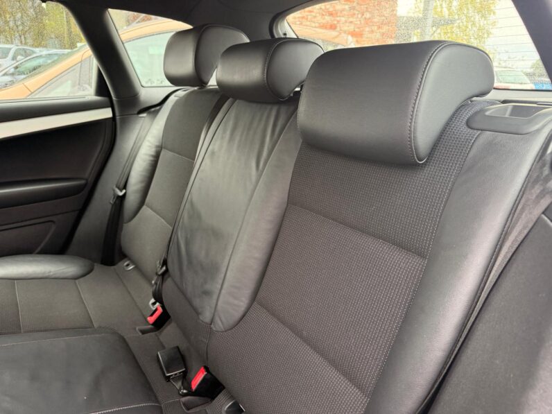 
								AUDI A3 pilns									