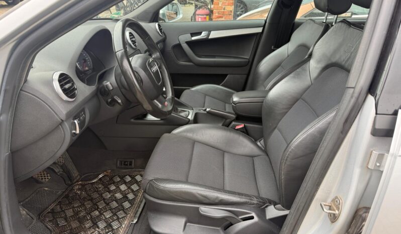 
								AUDI A3 pilns									